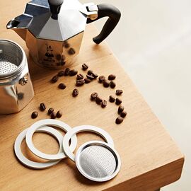 Bialetti 3 уплотнителя + 1 фильтр для алюминиевых гейзерных кофеварок на 2 чашки, фото , изображение 4