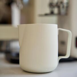 WPM 30 Competition Питчер с острым носиком 500 мл белый, фото , изображение 2