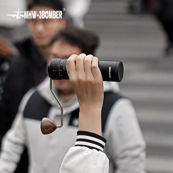 MHW-3BOMBER R3 Кофемолка ручная черная с ручкой из ореха, фото , изображение 17