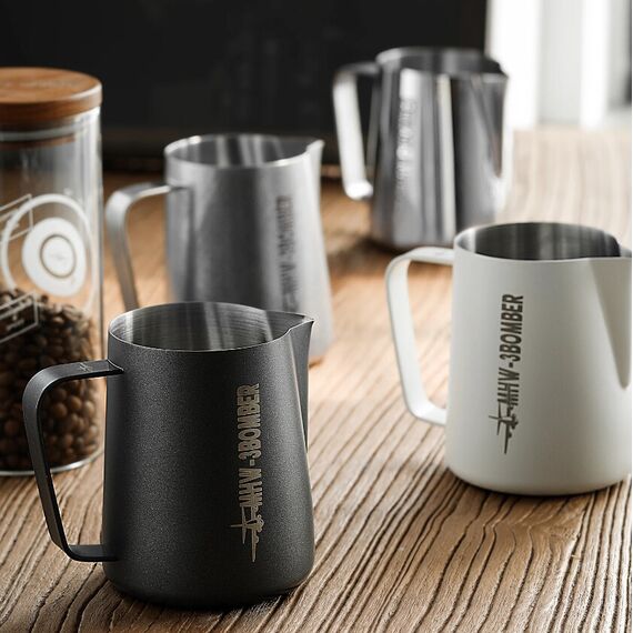 MHW-3BOMBER Milk Pitcher 3.0 Питчер 600 мл черный, фото , изображение 2 MHW-3BOMBER Milk Pitcher 3.0 Питчер 600 мл черный, фото , изображение 2