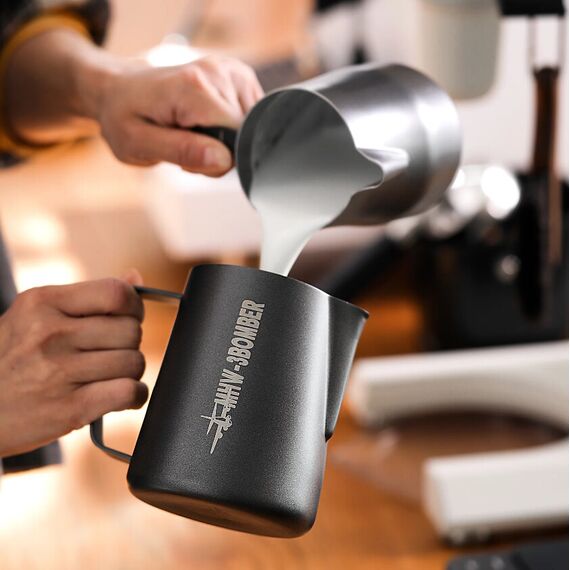 MHW-3BOMBER Milk Pitcher 3.0 Питчер 600 мл черный, фото , изображение 4 MHW-3BOMBER Milk Pitcher 3.0 Питчер 600 мл черный, фото , изображение 4