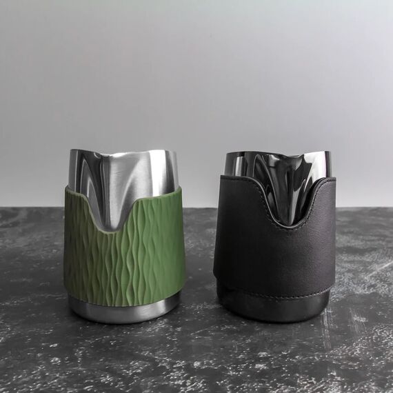 WPM 07 Round Питчер с острым носиком без ручки с кожаной манжетой 450 мл черный, фото , изображение 3